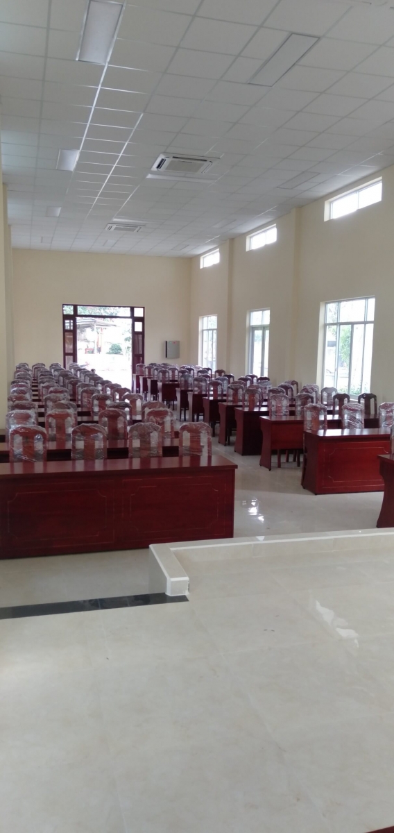 THI CÔNG BÀN GHẾ HỘI TRƯỜNG VĨNH CỬU ĐỒNG NAI